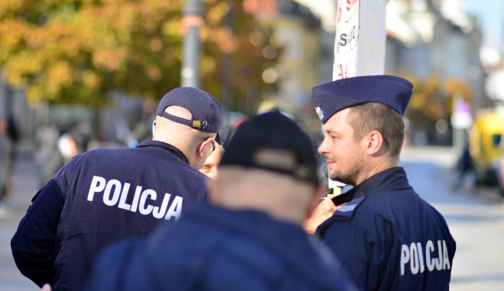 Policja apeluje do seniorów: Uważajcie na oszustów internetowych dokonujących phishingu!