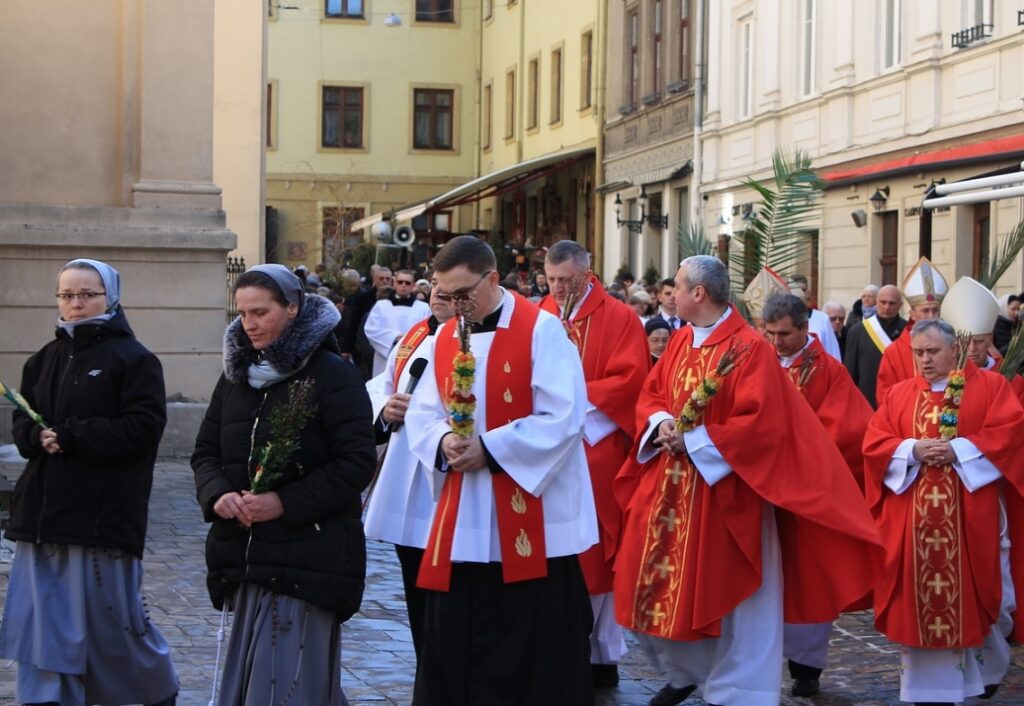 Święto Bożego Ciała i pielgrzymka ku czci XVII Święta Dziękczynienia: przekrojowy opis uroczystości w stolicy Polski